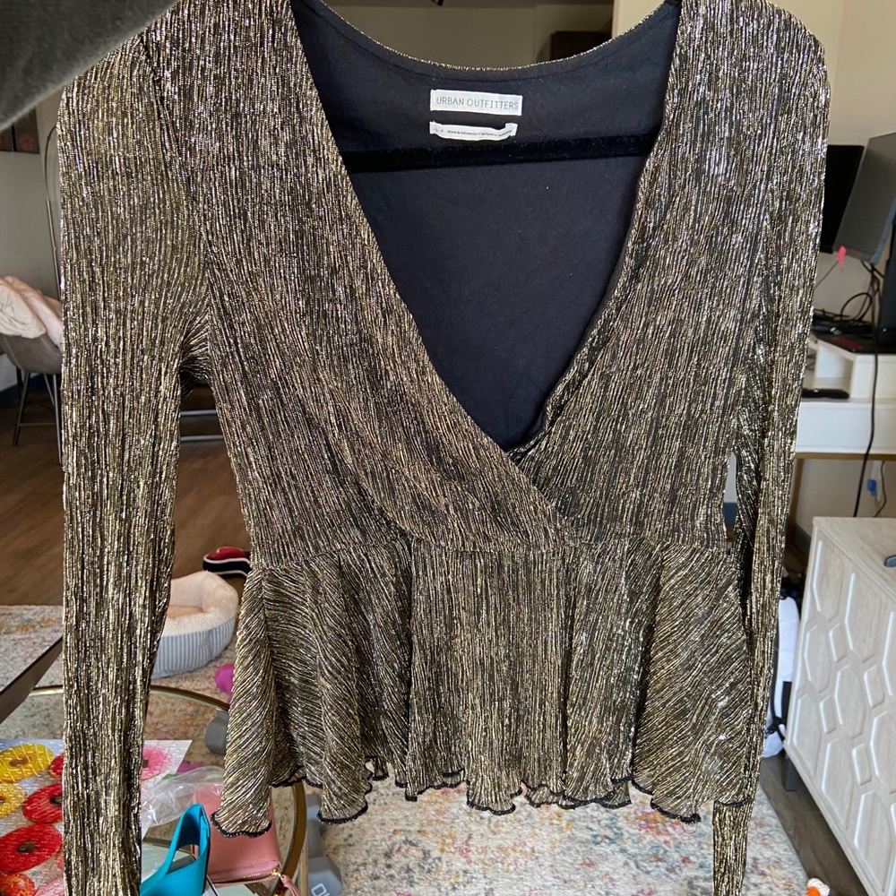 Gold long sleeve urban top